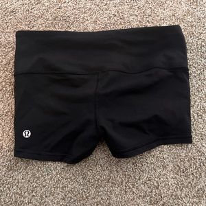 Lululemon women black shorts size 4